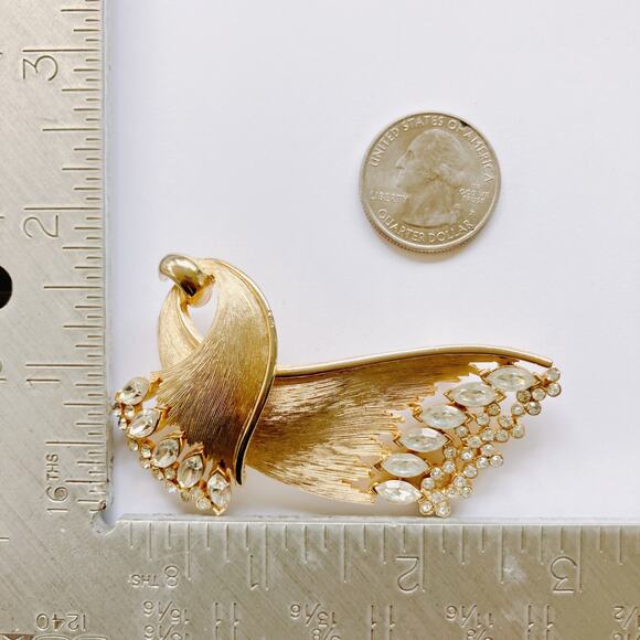 VTG Signed JJ Brooch 1960s Marquise Rhinestone Mid Century Gold Tone Pin - Picture 10 of 12